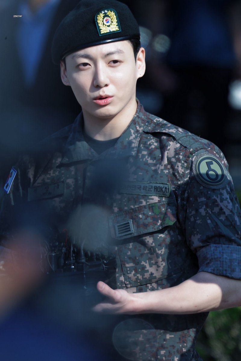 SNOW.🐾 tweet media