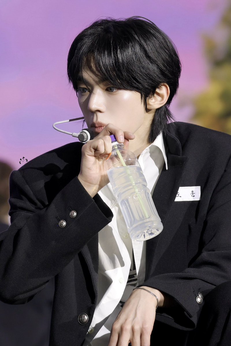 𐔌՞･·･՞𐦯 tweet media