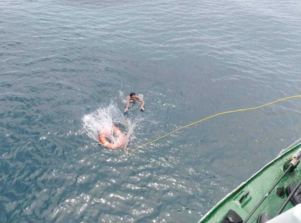 IndiaCoastGuard's tweet image. In a remarkable air-sea coordinated operation, @IndiaCoastGuard rescued a missing fisherman after an intense 36 hour air-sea search off #Kerala coast. The fisherman reported missing on 30 Mar 26 from #TamilNadu registered #IFB Zion, triggered immediate #SAR operations. #ICG Ships