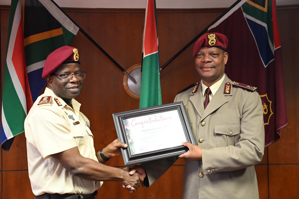 SANDF_ZA's tweet image. #SAMilitaryHealthService Article || On  01 March 2026, the Surgeon General of the 🇿🇦#SANDF, Lieutenant General (Dr) Peter Maphaha, had the honour of  promoting newly appointed leaders within the SA Military  Health Service.

facebook.com/share/p/18P9YB…