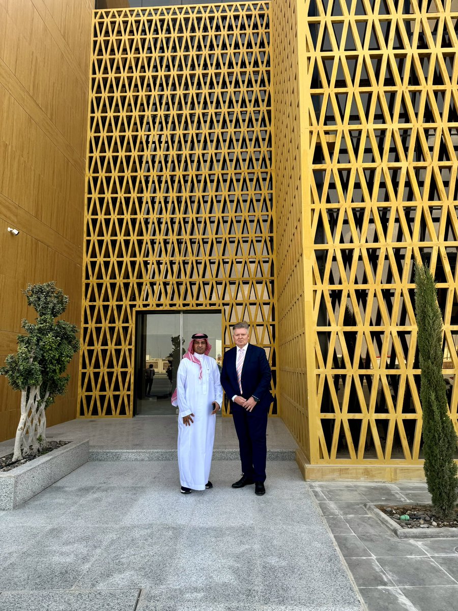 RobertRostek's tweet image. اجتماع آخر مع رئيس مجلس الأعمال السعودي البولندي، عبد الله أبو دبيل، ولكن هذه المرة في المكتب الجديد بالرياض.

نقاش هام حول التعاون السعودي البولندي في العديد من المجالات، لا سيما خلال هذه الفترة الصعبة.
🇵🇱🤝🇸🇦
@Abdullahdabeel 
#Poland
#SaudiArabia