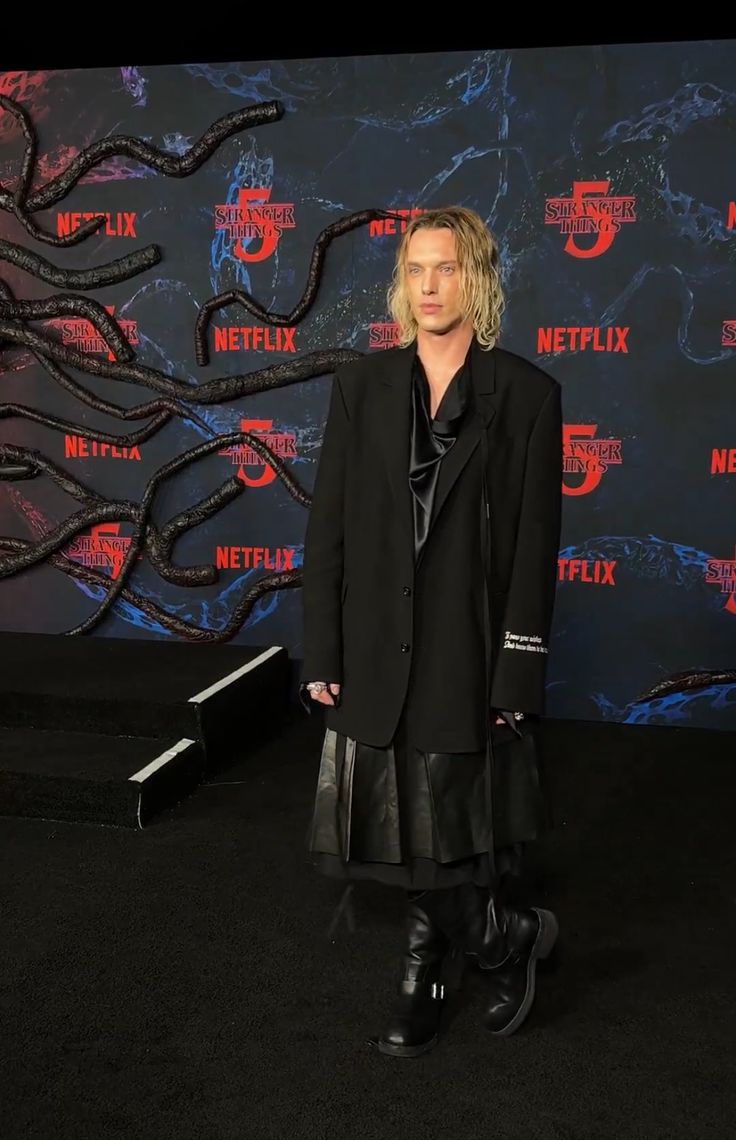 hugalpine_owner's tweet image. tell me why duffer brother doesn't make henry creel wear skirt when he's such a #stylish ✨