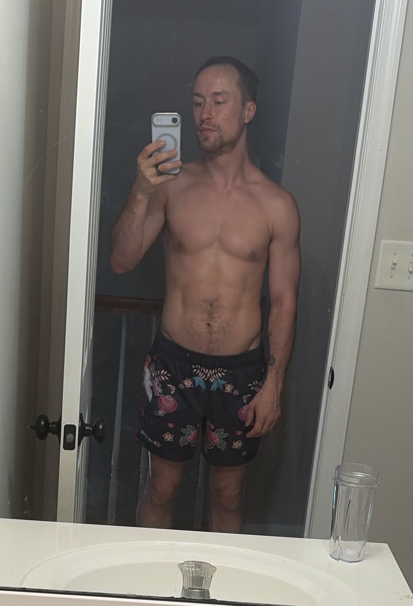 Aggressive Country King tweet media