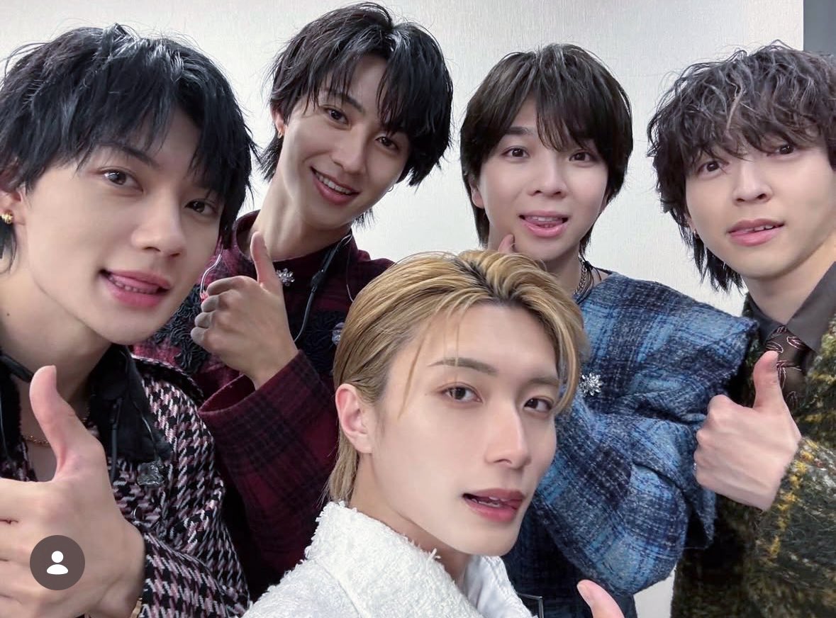 𝐌𝐢𝐚 tweet media