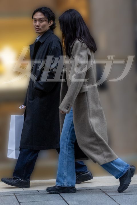 unleashthegeek's tweet photo. Nagasawa Masami (38) with husband filmmaker Fukunaga Takeshi (43) in Ginza in late March. https://t.co/Yze5rPOL45
