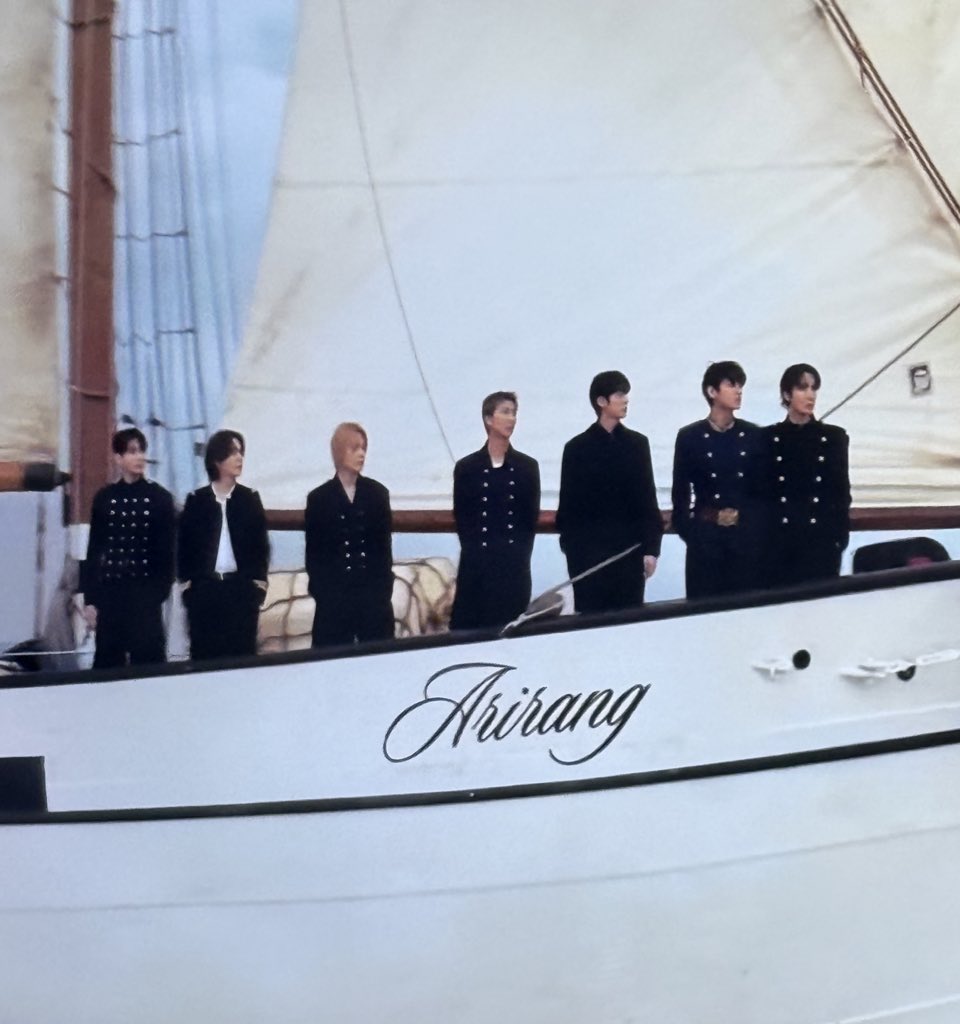 Marisara52's tweet image. CONGRATULATIONS BTS!!
🥰💜🥳🎉🎉🎉
#SWIM5thWin #BTS169thWin
#SWIM_ShowChampiom_2ndWin
#방탄소년단_SWIM_음방5관왕