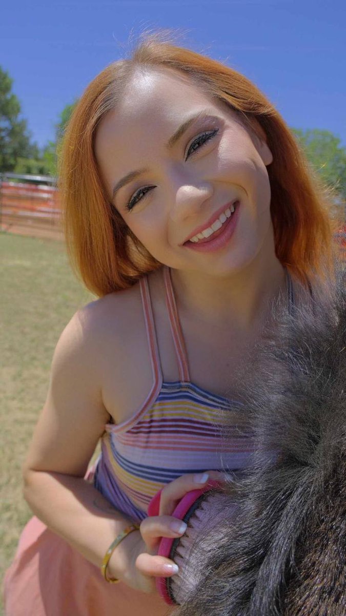 FarmgirlAlice tweet media