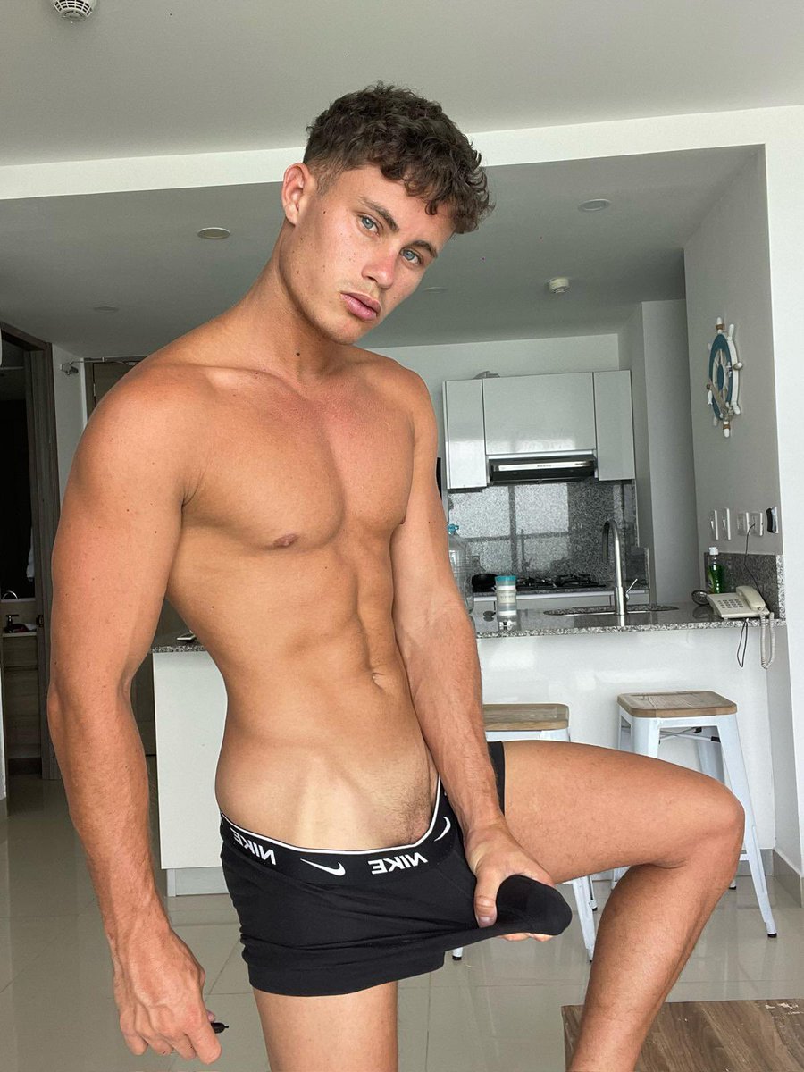 your favorite model Julien 💥 tweet media