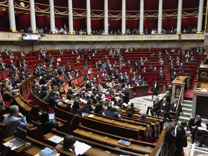 officiallauret9's tweet photo. Dans le torchon @LePoint, l’amicale des soutiens inconditionnels signe une tribune en faveur de la Loi Yadan. De Valls à Cazeneuve, en passant par Jean-Michel Blanquer, tout l’arc réactionnaire est au rendez-vous. 
Évidemment, les très #Charlie Boualem Sansal et Hassen Chalghoumi (présenté non sans rire comme intellectuel) soutiennent ce texte qui criminalise dans les faits le soutien à la Palestine. 

Liste des signataires : 

https://t.co/WhpAIo5bR1