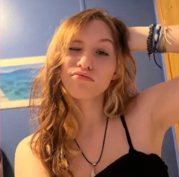 UrSlutLizz tweet media