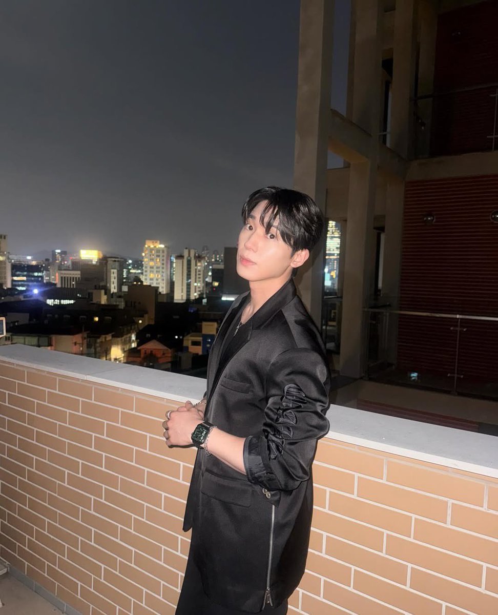 260401 #틴탑 #창조 IG 
[🐻] 활동 끝 🖤

🔗 instagram.com/p/DWlwLzGkTNy/