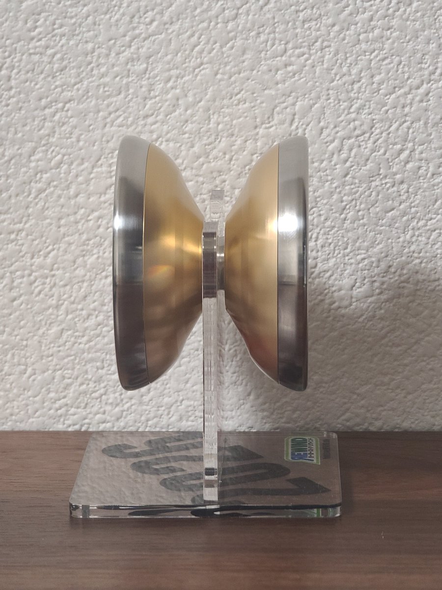 ST_Pokekara's tweet image. #turningpoint #MSG レビュー
リワインド周年イベントのミステリーボックスで購入。
70gという重量、幅はやや狭く直径はやや大きい。
スペックから察する通り圧倒的重量からくるパワーと存在感。それに引けを取らないトルク力。
力強さと粘り強さ、動かしやすさの融合。とても心強いヨーヨーです。