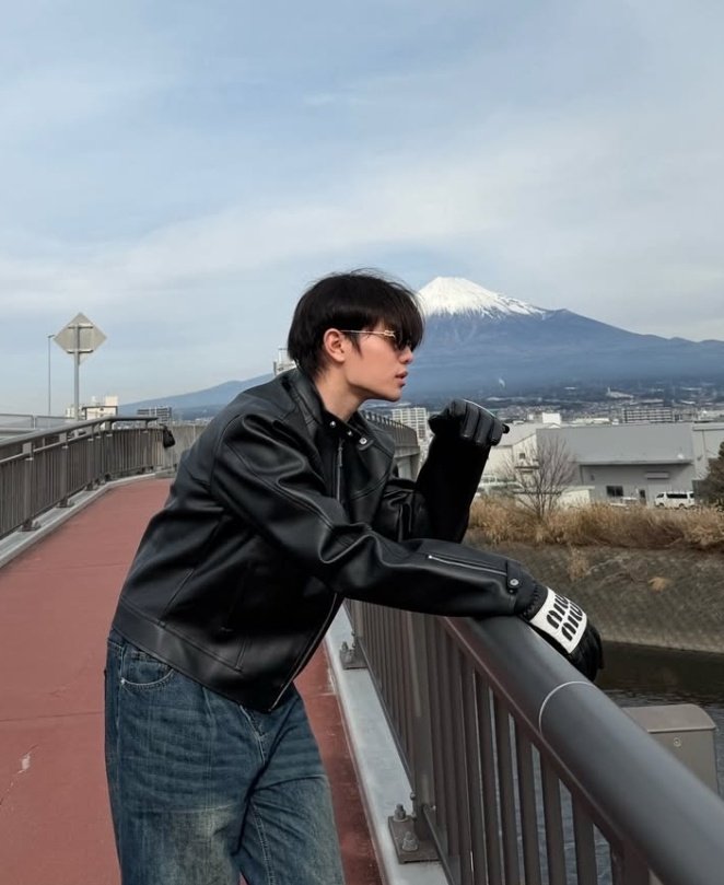 Dee 🍂 tweet media