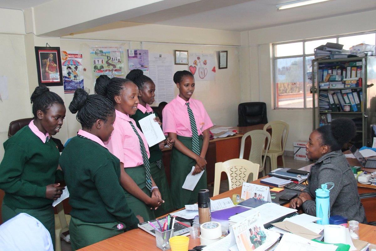 Simamaproject's tweet image. Here are beautiful smiles, shared laughter and memories made as our students head home for the April holiday break.

#simamaproject #education #empowerment #aprilholidaybreak #studentjourney