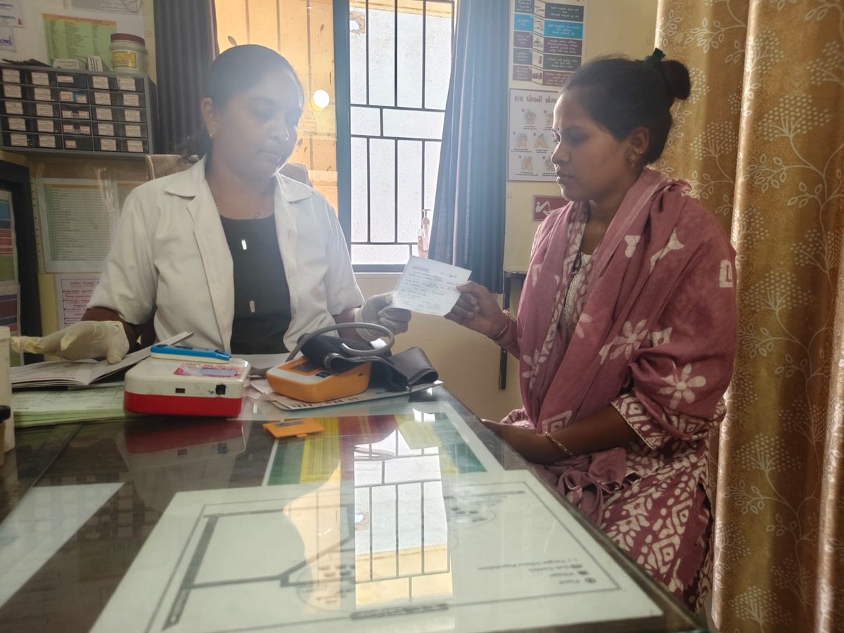 આજરોજ #આયુષ્યમાનઆરોગ્યમંદિરવાલપોર ના #વાલપોરગામમાં #મમતાતરુણીદિવસ નું આયોજન દ્વારા કરવામાં આવેલ હતું, જેમાં #સગર્ભા #ધાત્રીમાતાઓ #નાનાબાળકો તેમજ #ગામલોકોને યોગ્ય #આરોગ્યલક્ષીસેવાઓ #આરોગ્યટીમ દ્વારા પૂરી પાડવામાં આવેલ હતી.

#HEALTHTEAM 
#PHCKHARETHA