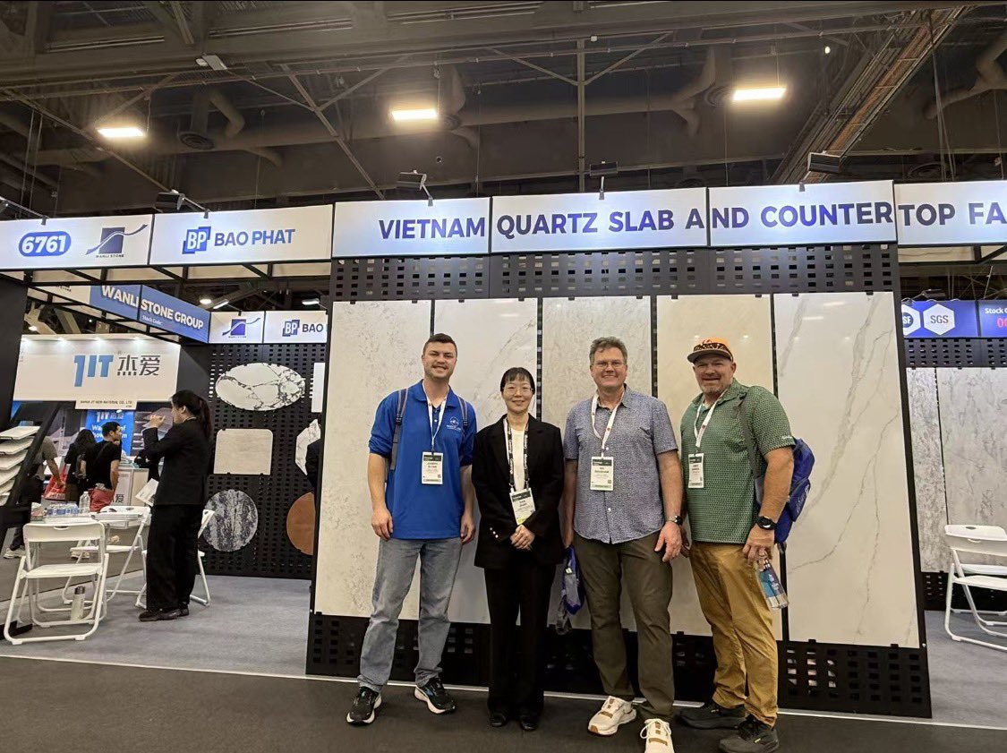 RockofAgesCons's tweet photo. @Coverings https://t.co/1uCyfEVuAw