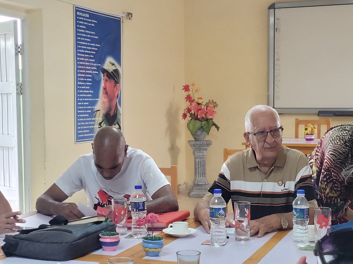 Conversatorio con combatientes de Playa Girón, como parte de la preparación política del grupo de dirección de la DGE. #CiegodeAvila #Mined