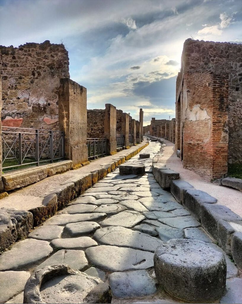 TodayinHistory's tweet photo. April 1, 1748: Spanish engineer Roque Joaquín de Alcubierre rediscovered the ruins of Pompeii, which had been buried by Vesuvius in 79 AD. https://t.co/Fga559wQEo