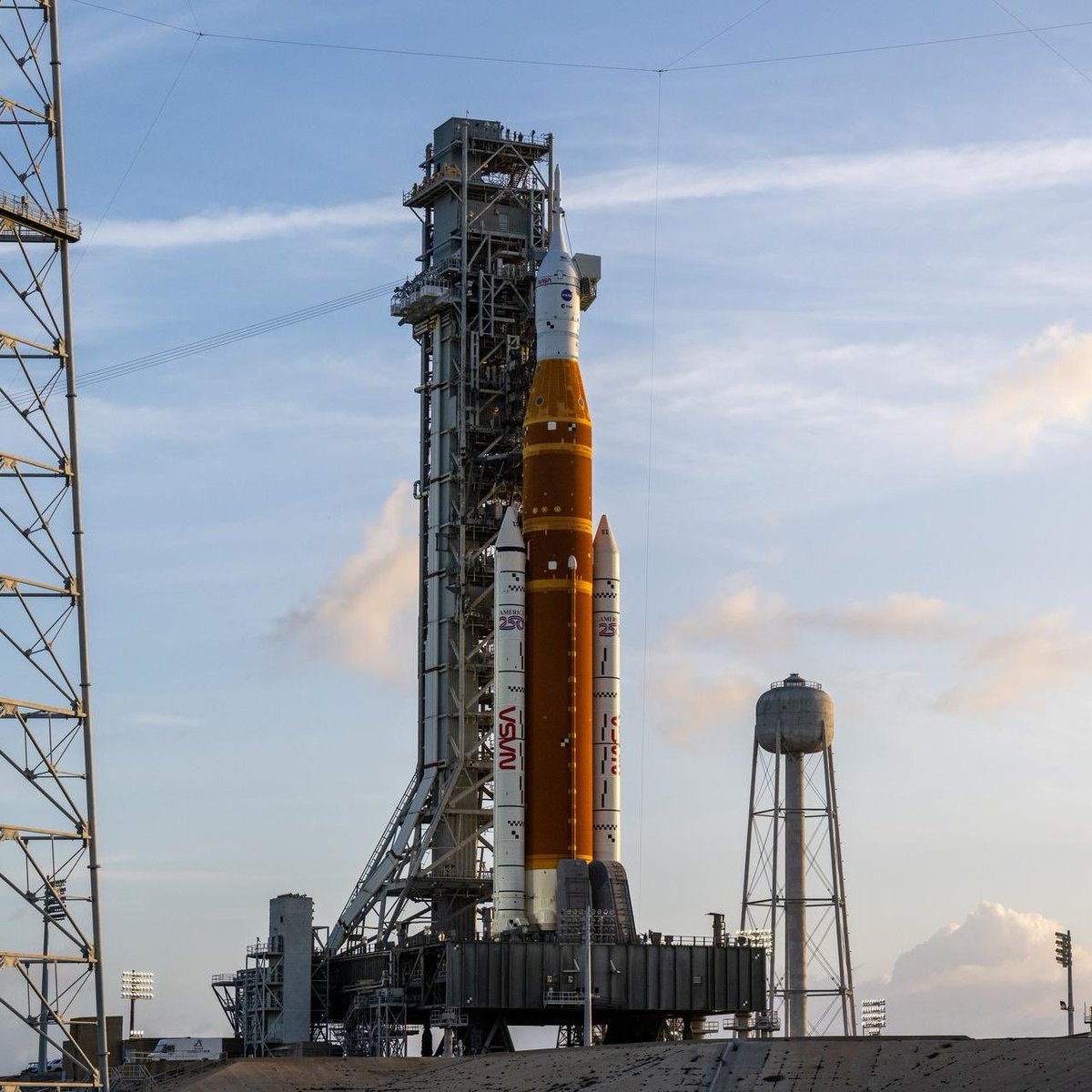 #BREAKING 🚨: Fueling has begun for the Artemis II rocket which holds 733,000 gallons of liquid oxygen and liquid hydrogen