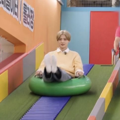 (─‿‿─) tweet media