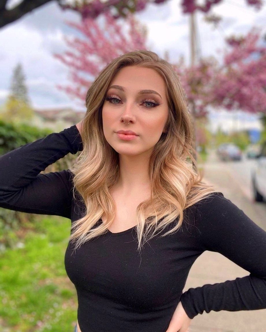 gas station dream girl tweet media