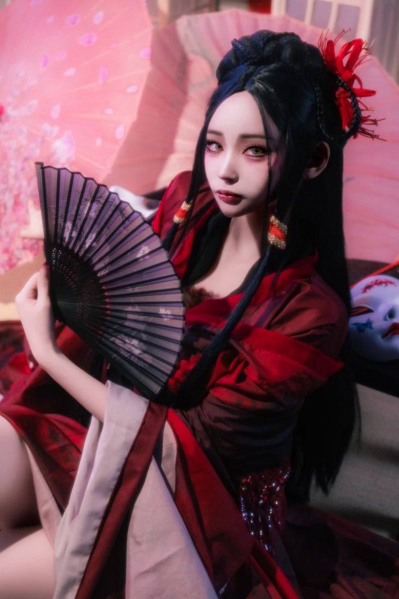 東方第一道士門下

✢ 魔化妖怪 ✢
陆希儿

┈┈┈┈┈ ☾ ┈┈┈┈┈ 

마음이 어지러워 마가 태어났으니 
도를 버리고 욕망을 따르겠노라

┈┈┈┈┈ ☽ ┈┈┈┈┈

루시 리 <a href="/Dany_o3o/">다니</a> 
#그우쌒4_프로필공개