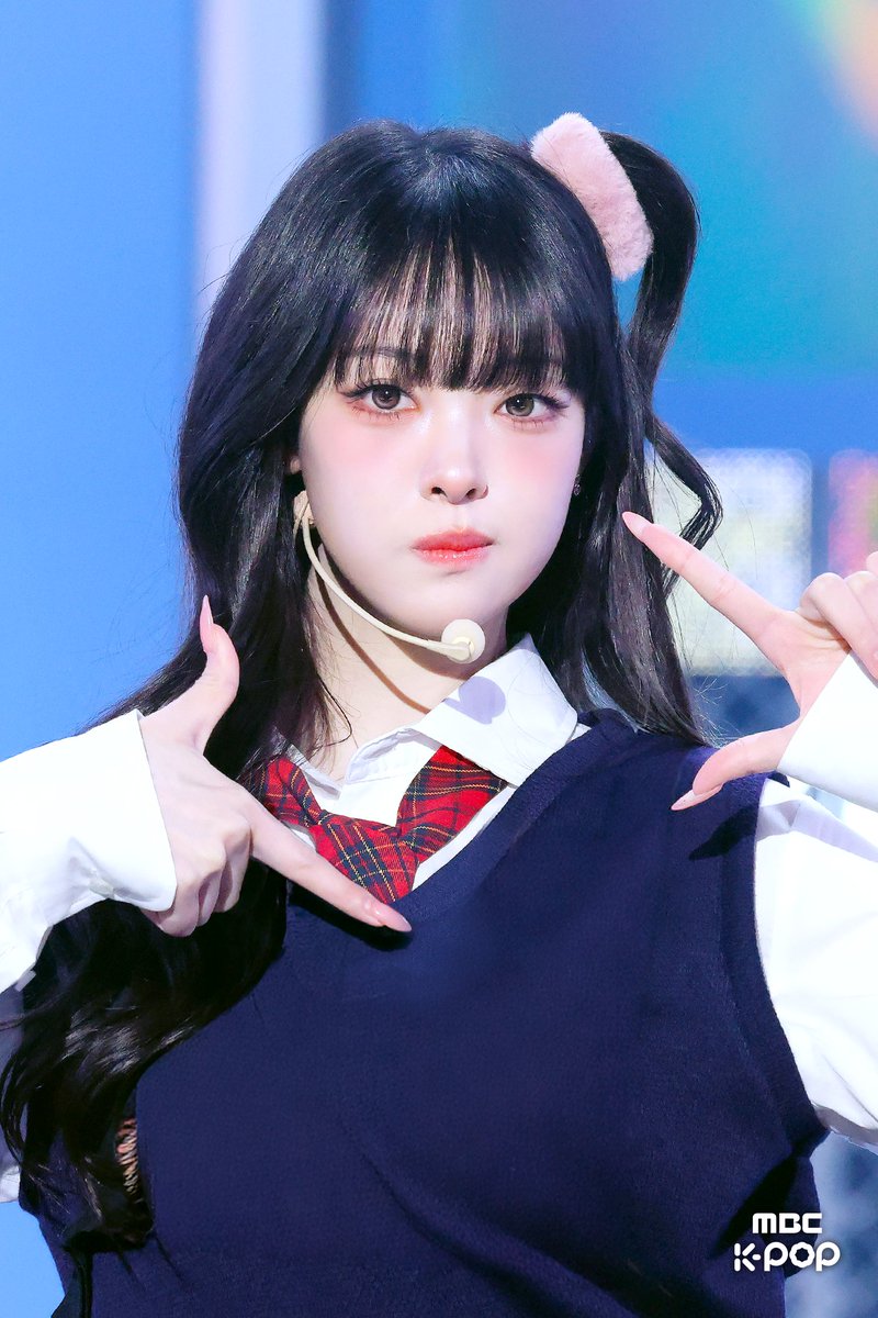 MBC_entertain's tweet photo. ✉️요청하신 사진 왔습니다✉️

아.. 캐캐체 제대로 말아주는 일녀통 오네...

#만우절 #Aprilfoolsday #tripleS #린 #음중 #아육대 #가요대제전 #MBCkpop https://t.co/e5n9ZmUKFA