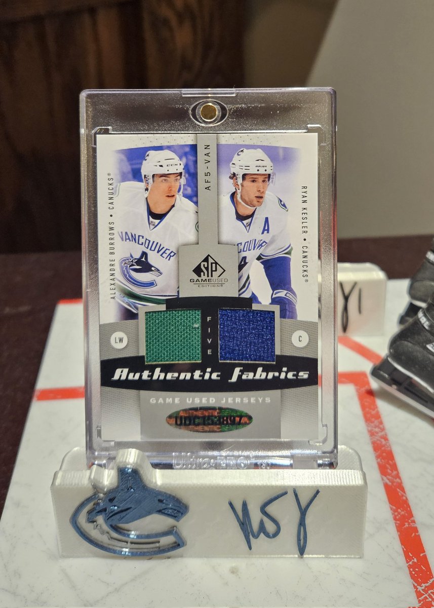 Mailday!!!  Luongo #3322
10-11 UD SPGU Authentic Fabrics Fives /8
<a href="/Canucks/">Vancouver Canucks</a> <a href="/strombone1/">Strombone</a> <a href="/UpperDeckSports/">Upper Deck</a>