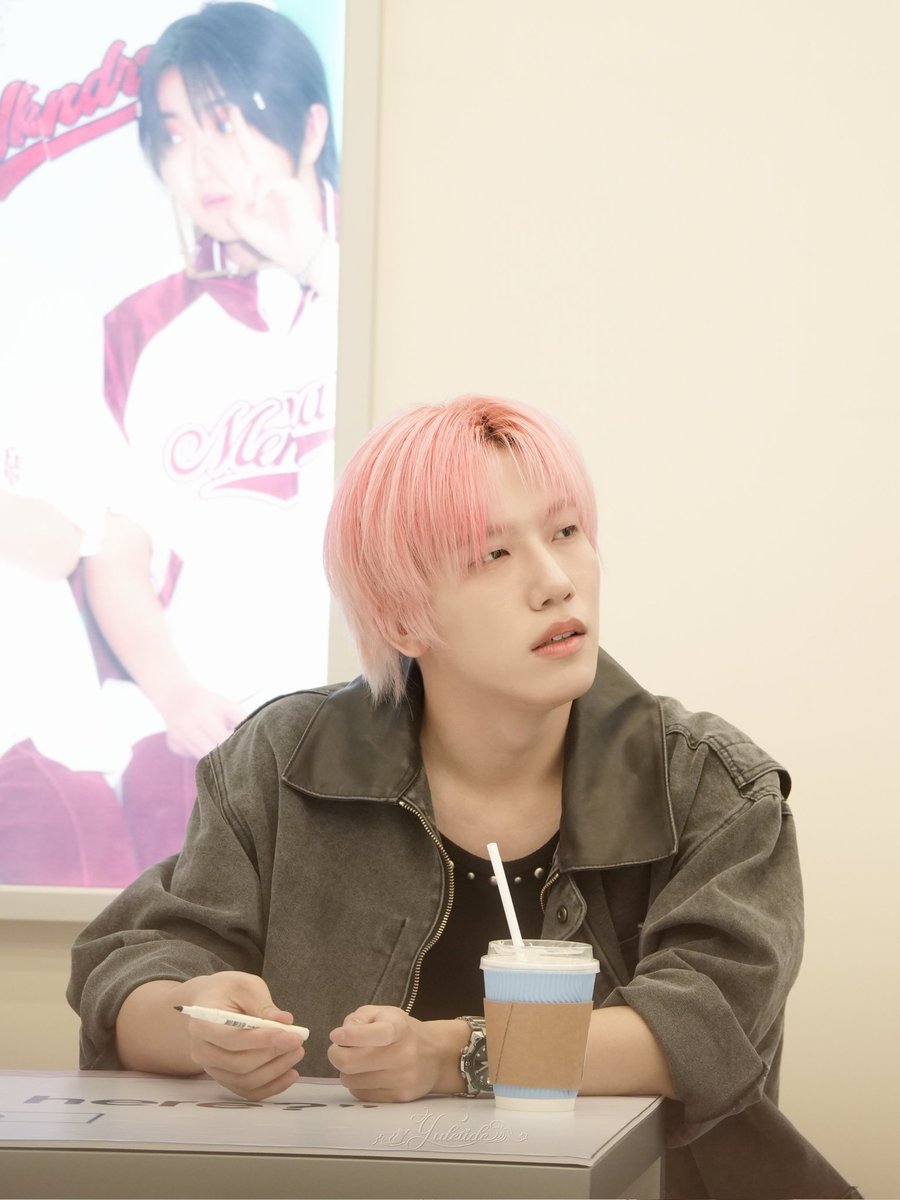Yuletide0427's tweet photo. 251031 sw pop-up
데뷔 축하해

#MODYSSEY
#LIZIHAO #리즈하오
#AprilFoolsDay https://t.co/heYwz3kqLI