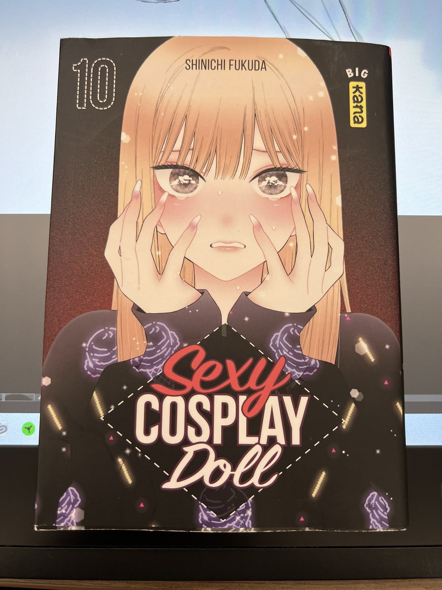 yaehei's tweet photo. なら氏からもらったお土産
フランス版着せ恋
「sexy cosplay doll」

セクシーコスプレイドール！？？ https://t.co/bMHCdPL7c4