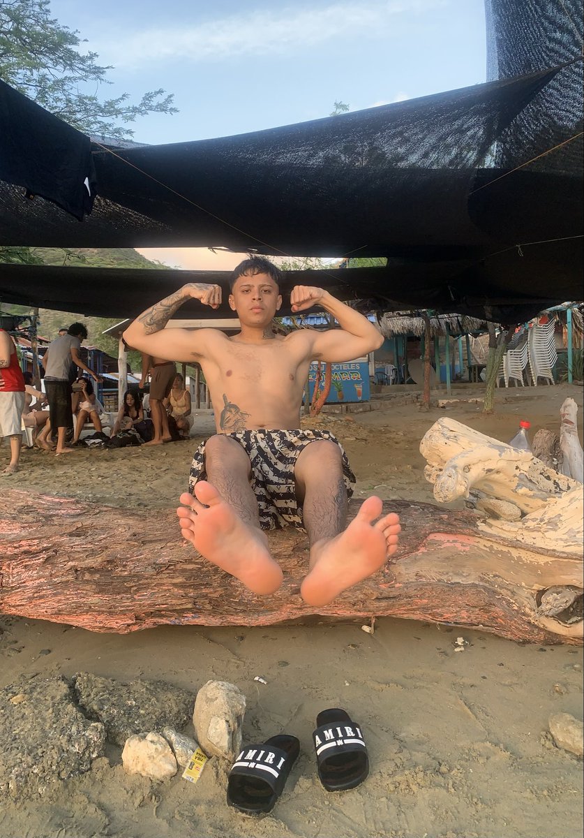 MasterSebas2323's tweet photo. These soles are all you think about while wrapped up in bed at night, dreaming of handing me cash while your knelt before me😈
#findom #cashmaster #cashslave #feet #ATM https://t.co/wb61y58gDv
