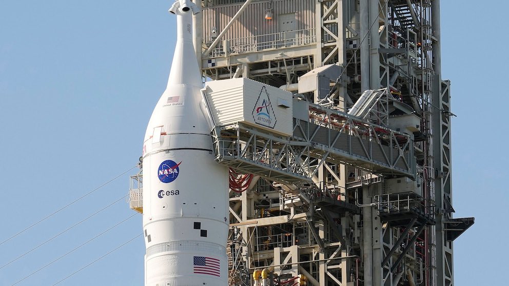 #Artemis2 Di per sé missione fantastica. Ma credo sia l’alba dello sfruttamento incontrollato e selvaggio della Luna. Dopo che abbiamo spolpato la terra ora tocca al satellite. 😢
