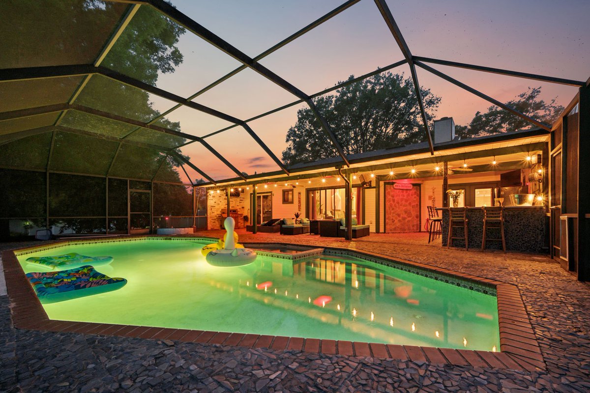 FrankBefera's tweet photo. It is time to move to Florida. We are selling out home and it is perfect for you.  Listing: https://t.co/Ib6pbZCuSf https://t.co/oTST0GKw5h
