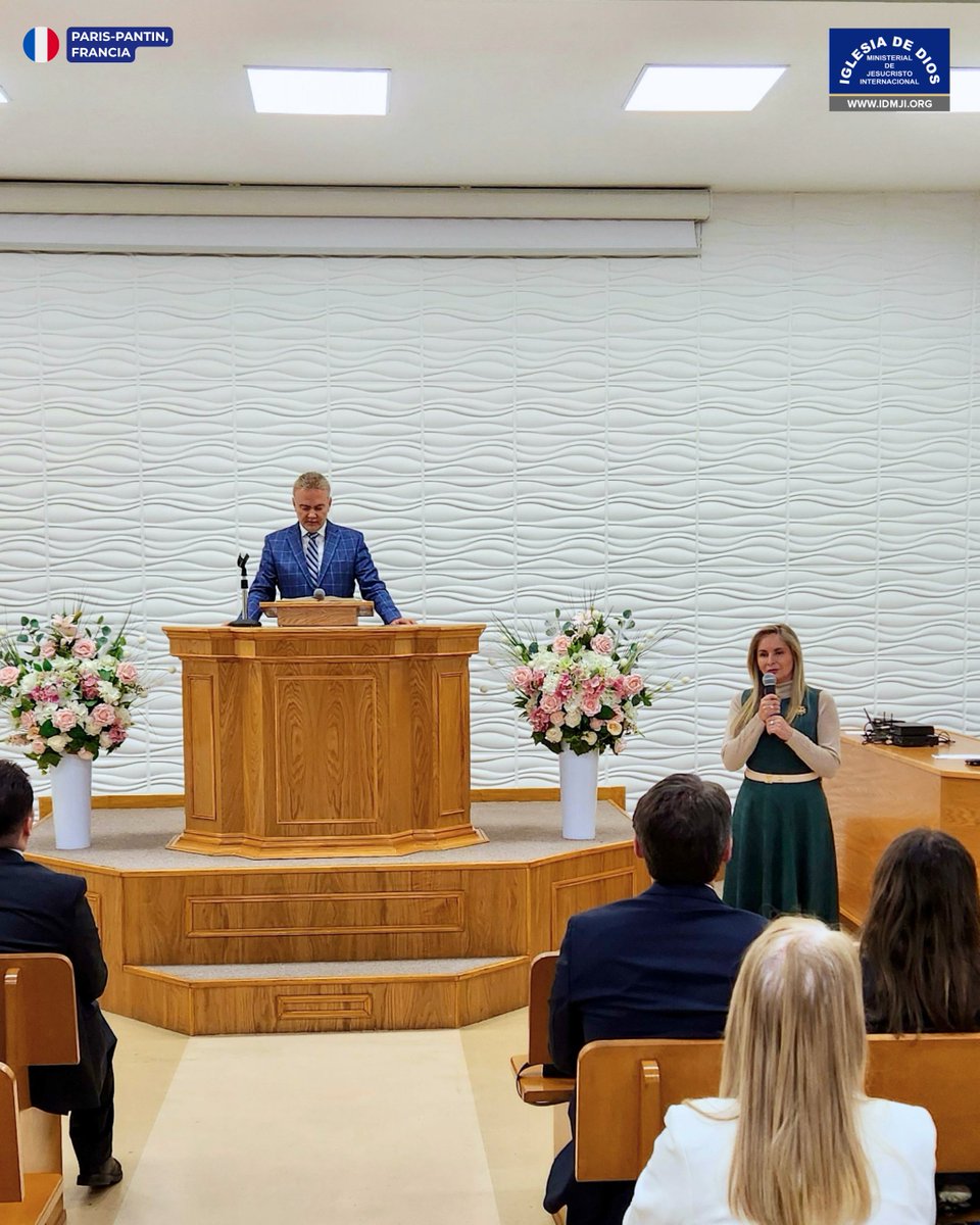 IDMJIoficial's tweet photo. 🇫🇷 El pasado viernes 20 de marzo de 2026, la Iglesia de Dios Ministerial de Jesucristo Internacional en París–Pantin, Francia, recibió con alegría al Hermano Andrés Carrillo y su esposa, la Hermana Patricia Ocaña.

Durante esta visita, la congregación disfrutó de una enseñanza y una alabanza muy emotiva, en la cual se vivieron experiencias y manifestaciones del Espíritu Santo que llenaron de gozo a todos los creyentes.