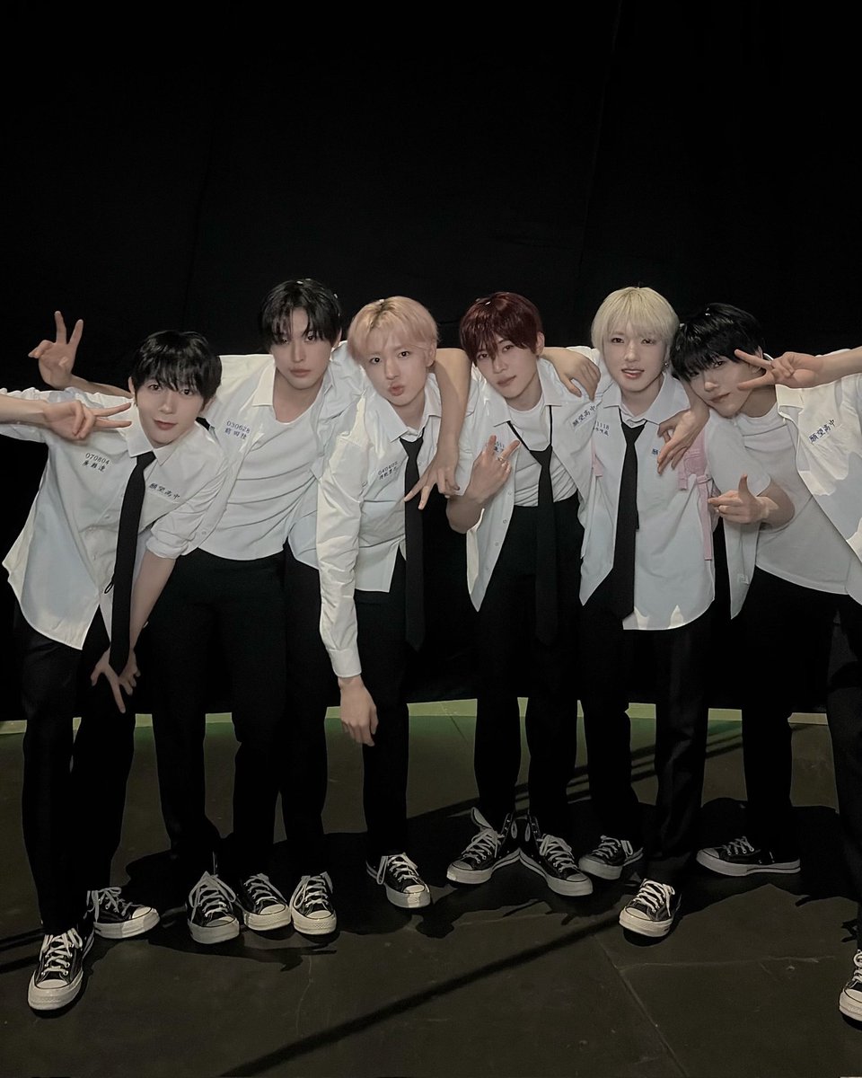 Czennies!! Kami ingin mengucapkan terima kasih untuk keceriaan dan waktu yang sudah kalian berikan untuk kami. Kami sangat senang sekali!! Sampai bertemu kembali di Kaohsiung!! Kami janji untuk bersenang-senang kembali dengan kalian di Kaohsiung. ⭐