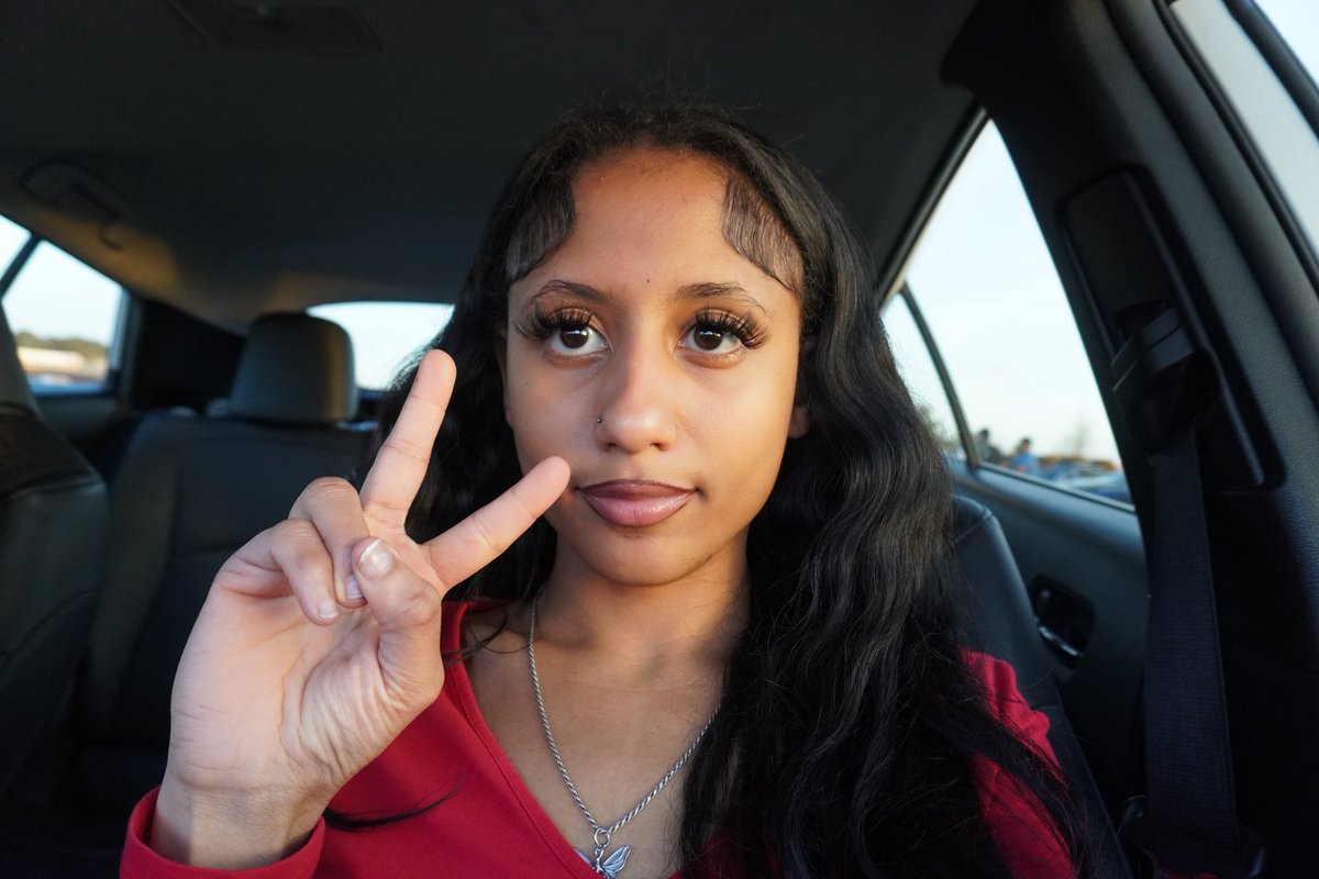 vee 🇩🇴 tweet media