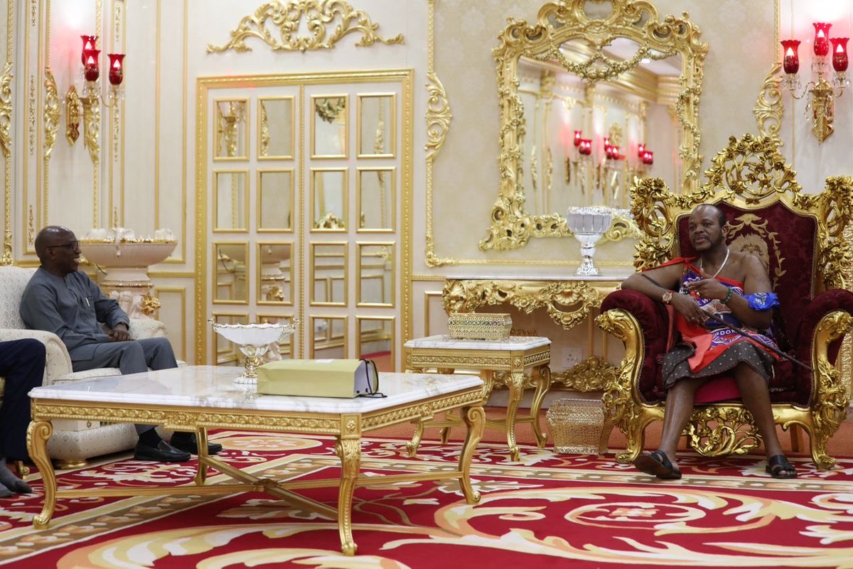 Bankole_Adeoye's tweet image. I'm greatly honoured to be received by His Majesty, King Mswati III, the King and the Ngwenyama of the Kingdom of Eswatini 🇸🇿 . My visit to the royal palace was scheduled on the sidelines of the Induction/Orientation of newly elected #PSC Members held from 30 March to 1 April