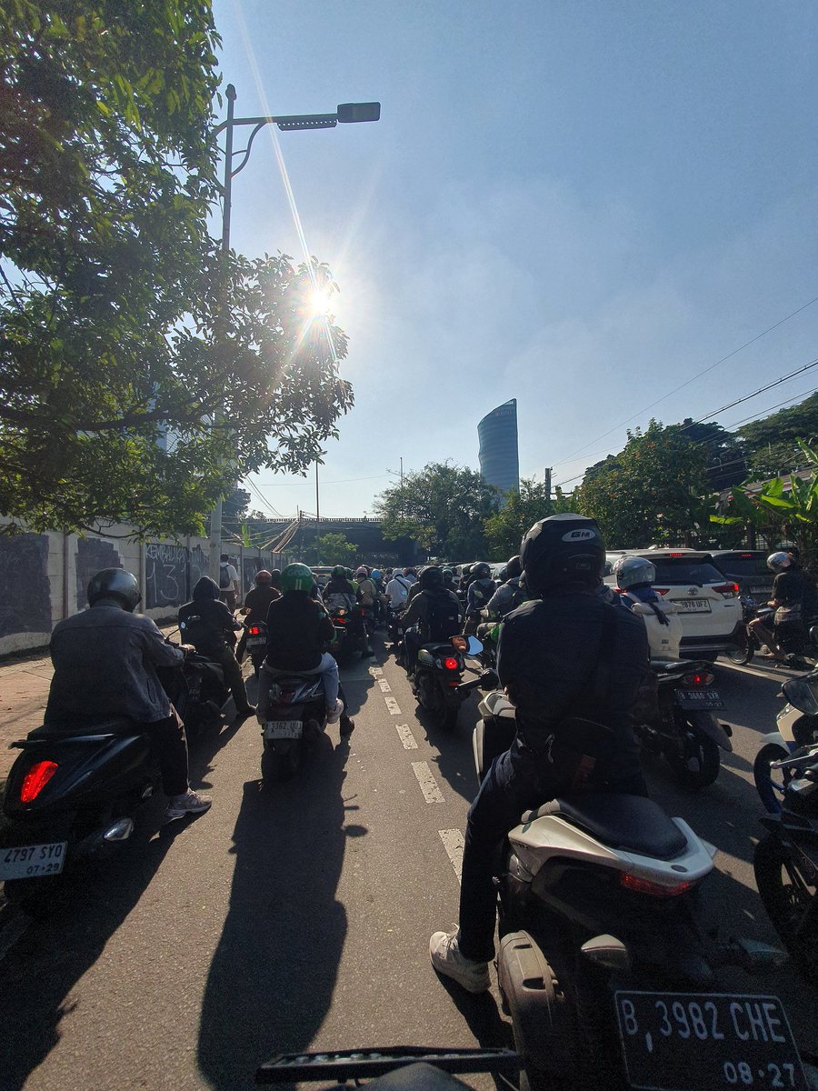 fakeeyh's tweet photo. @nnaufalir @tanyakanrl tergantung sih ka, aku pake s10 dr tahun 2019 &amp; baru upgrade ke s24 karna emg kebutuhan jd lebih bnyk cuman overall aman bgt hampir 6 tahun pemakaian, dan cameranya msh ok bgt🥰 https://t.co/ouaN61iGBr