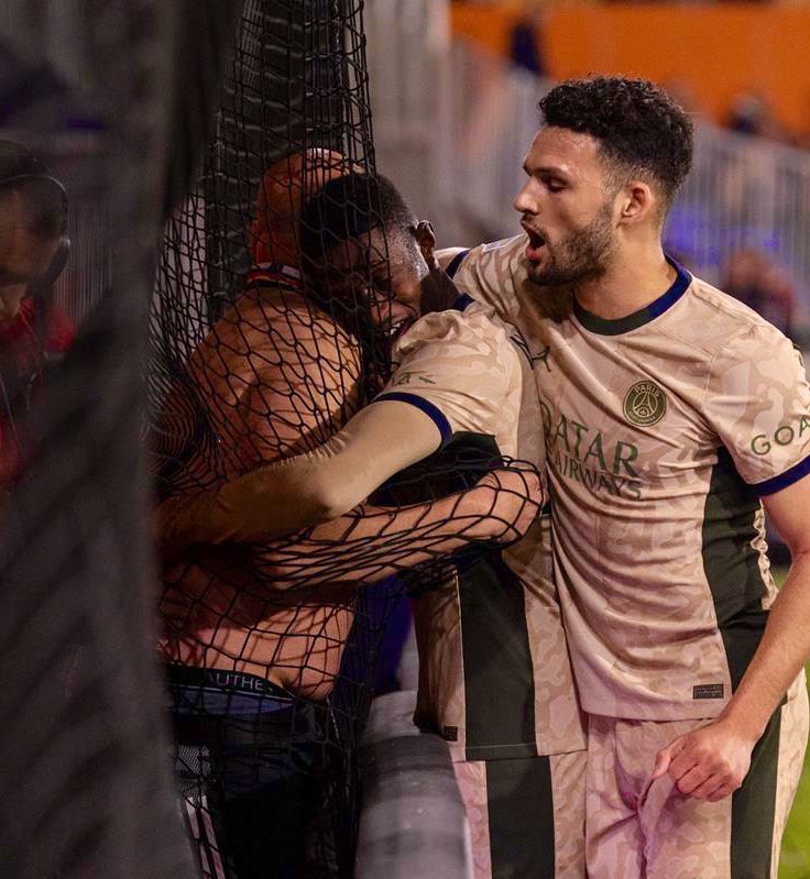 MediaParisien's tweet photo. Parfois je repense à cette célébration. Nuno Mendes est tellement amoureux du PSG.

Le meilleur latéral gauche du monde est parisien. https://t.co/rp5MbKYFCK