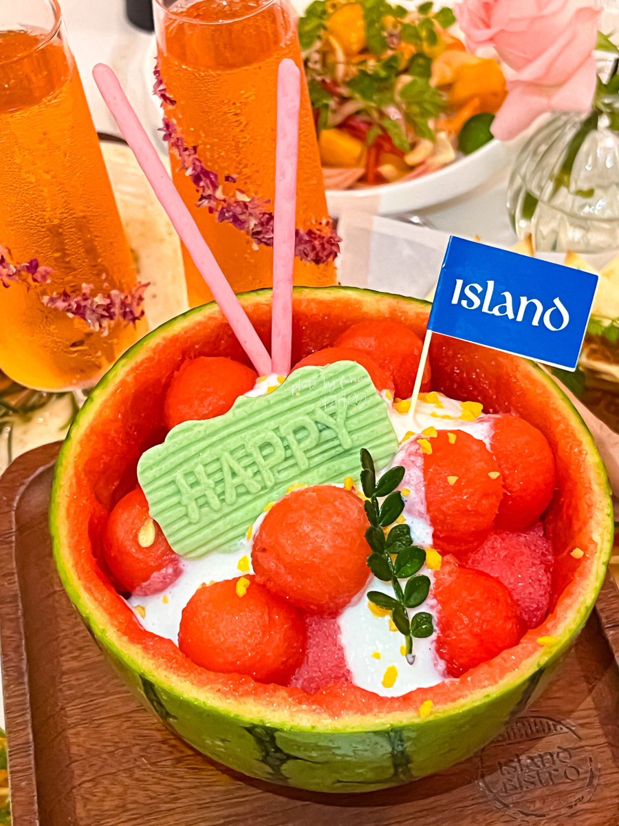 hotandspicer's tweet image. Sip u0026 glow!  Blend 1 cup frozen watermelon +  cup coconut water + 1 tsp lime juice. 10 secs to a refreshing, vitamin-packed drink. Perfect for beating the heat! #SummerSips #HealthyBeverage