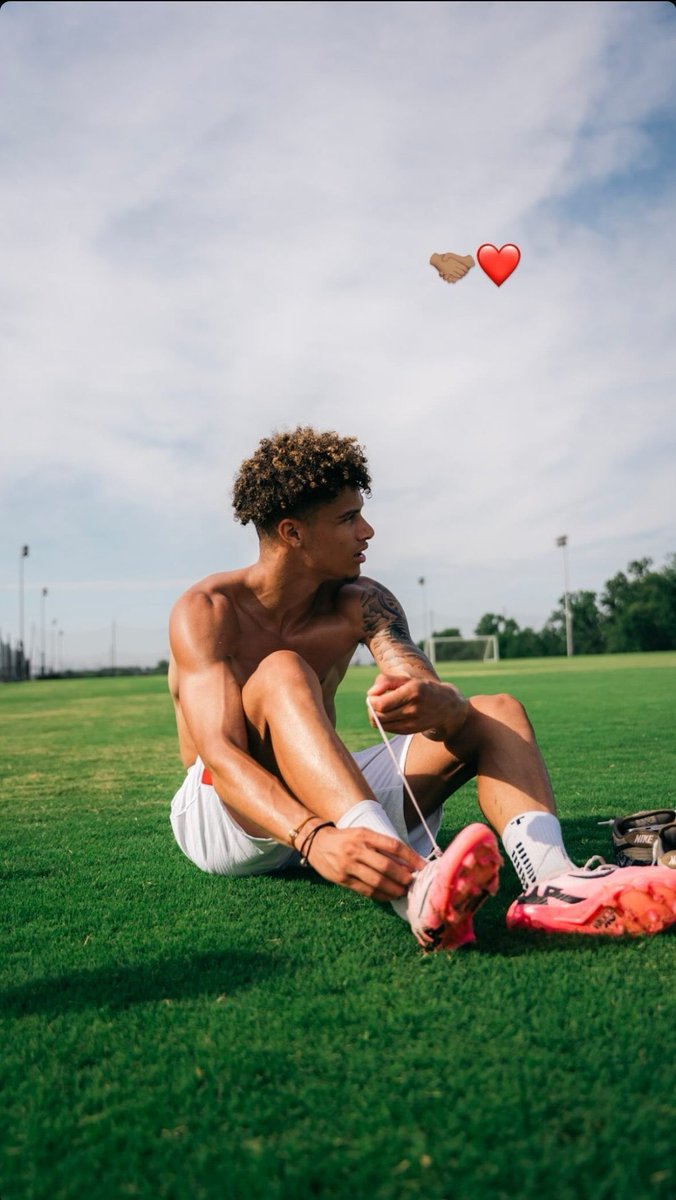 SexyFootballers tweet media