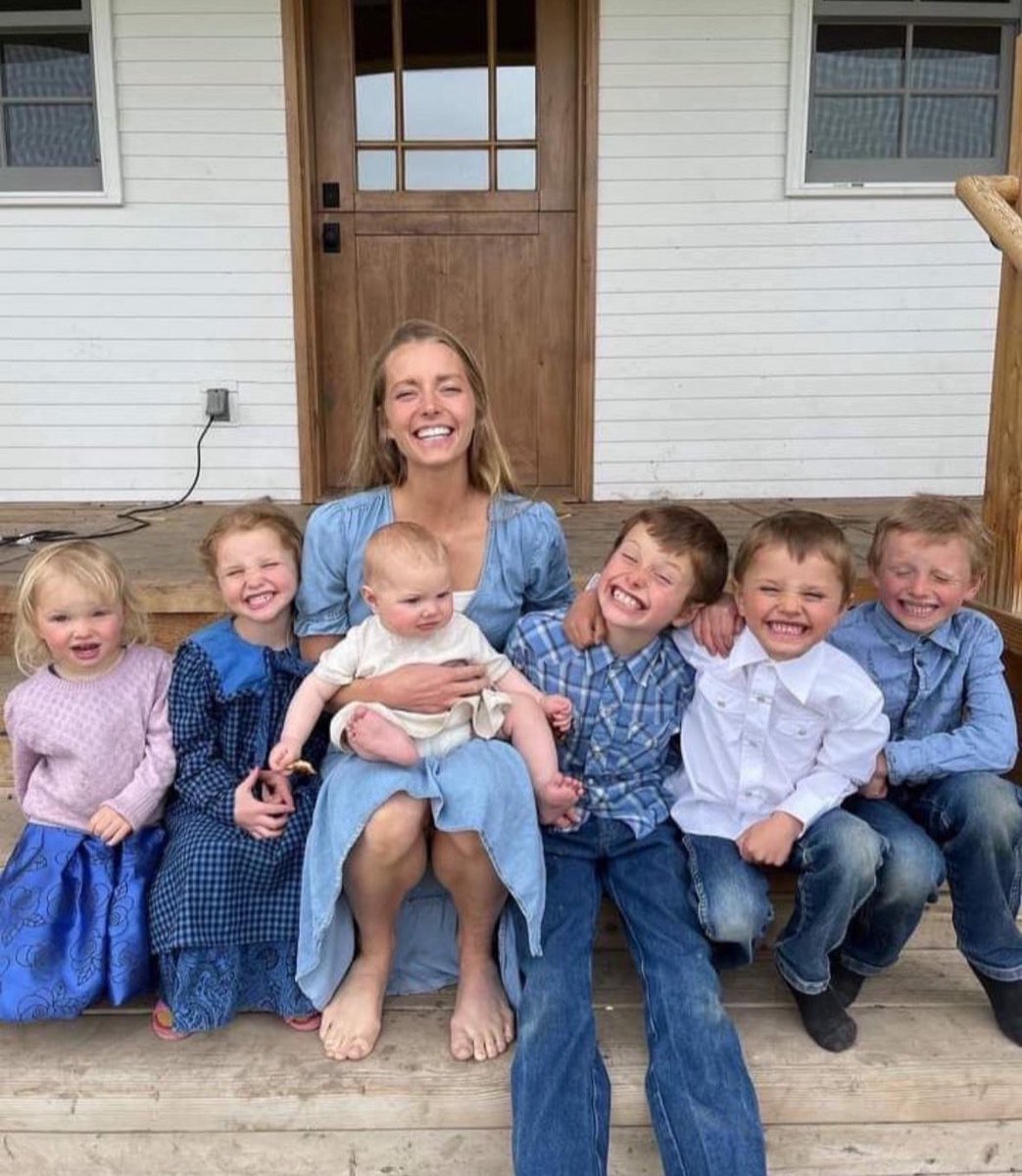 Anna Lulis tweet media