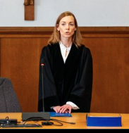 Richterin Jennifer Klingelhöfer
hat heute ihren Teil dazu bei getragen !!
Sie hat ein Polizisten-Mörder faktisch laufen gelassen