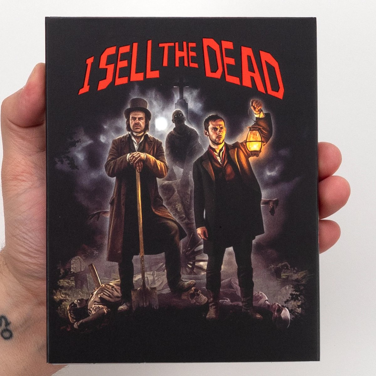 disc_connected's tweet image. ***ANNOUNCEMENT***

Now available to preorder on the @VinegarSyndrome website on Blu-ray and shipping later this month in the US from @ocndistro #PartnerLabel @IndieFilmCom: #ISellTheDead (2008)!

On his last night before being beheaded, a graverobber recounts his supernatural