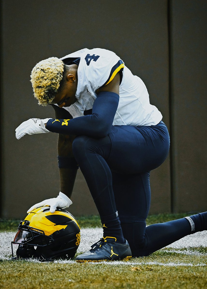 TWH_Chris's tweet image. Andrew Marsh said he knew early on that he was going to stay at Michigan following the coaching change. Added that it was a group decision among other key players on the team, and that they wanted to continue to build on what they started Michigan. 

📸

#GoBlue