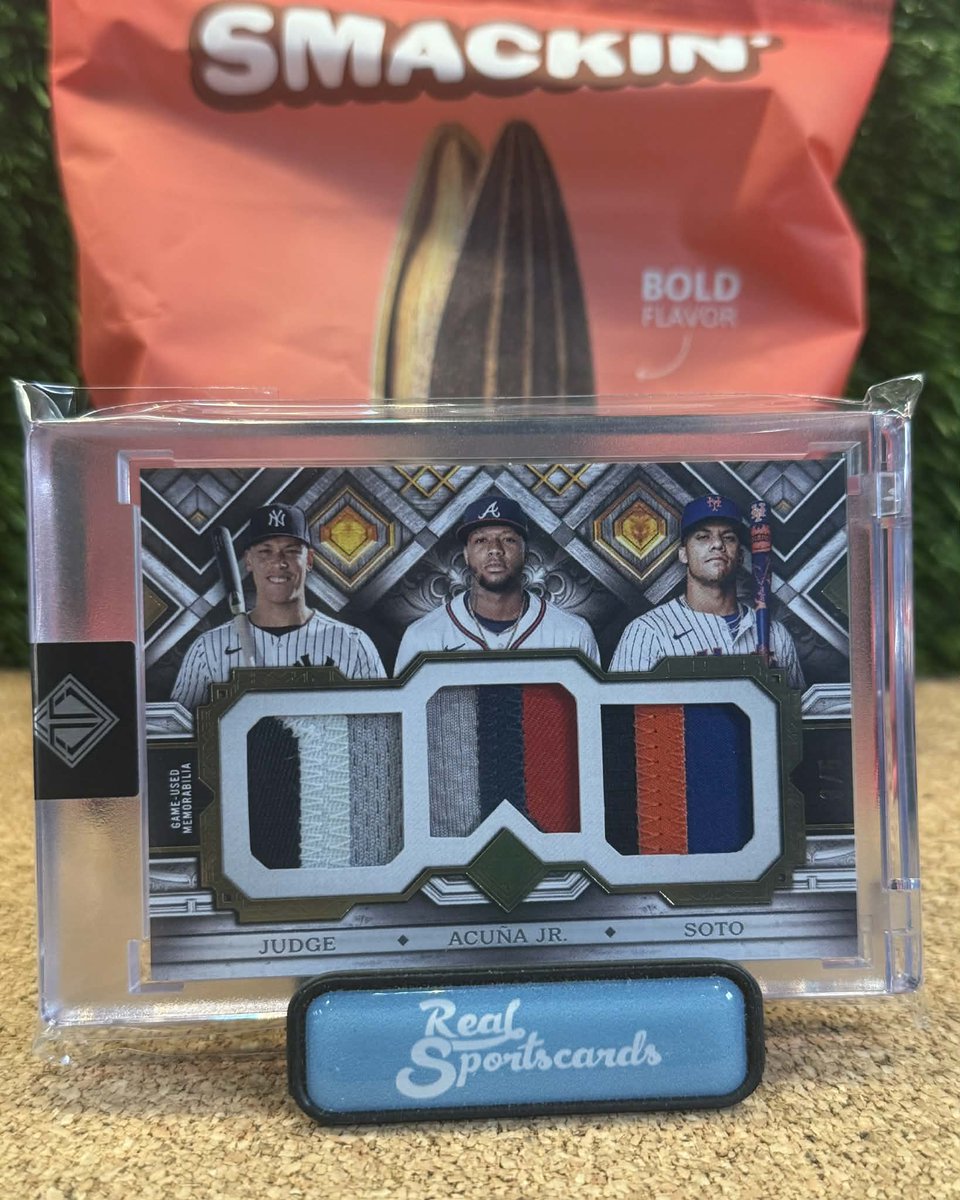 RealBreaksLive's tweet image. INSANE hits from our release day rip of Topps Transcendent Baseball 🤯

 Bigger, Bolder and Better 🔥

#thehobby #topps #transcendent #toppsbaseball #smackin