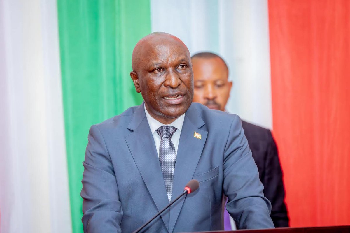 JumuiyaTv's tweet photo. Dans son discours, il a exprimé sa solidarité envers les victimes de l’incendie survenu dans un dépôt militaire à Bujumbura et a invité la population à aider à réunifier les familles dispersées. https://t.co/UfL3HWWBhj