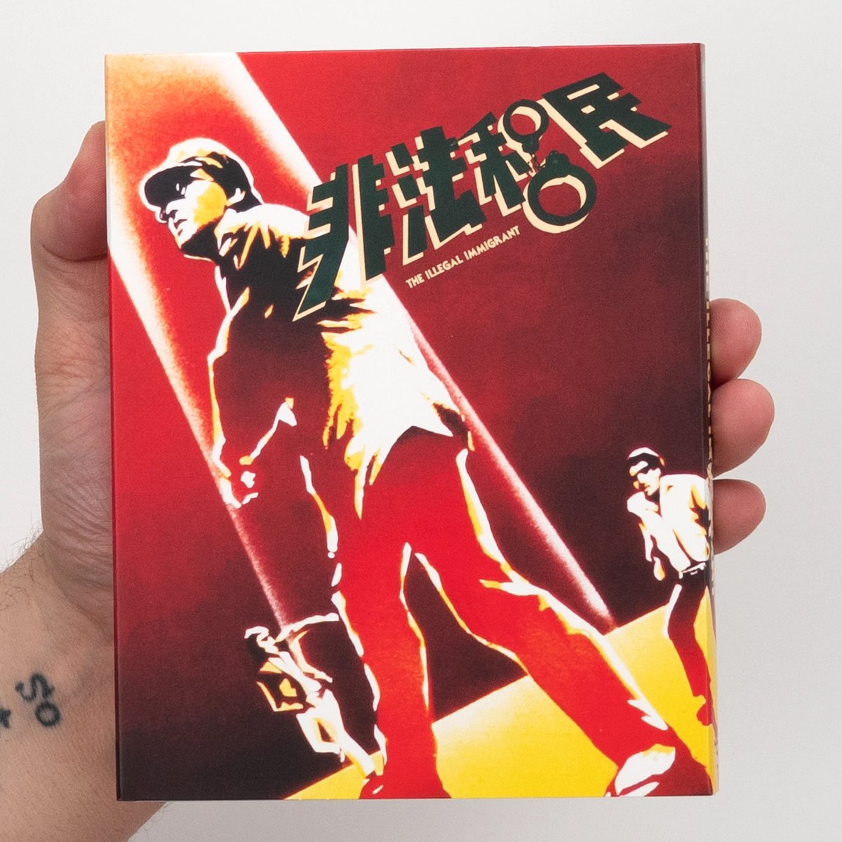 disc_connected's tweet image. ***ANNOUNCEMENT***

Now available to preorder on the @VinegarSyndrome website on Blu-ray and shipping later this month in the US from @ocndistro #PartnerLabel @kani_releasing: #TheIllegalImmigrant (1985)!

Mabel Cheung’s debut unfolds as the quintessential American story: that of