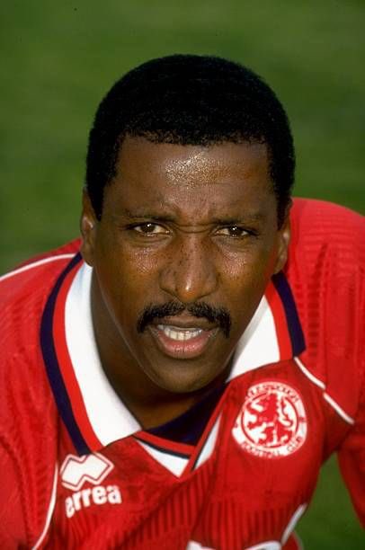 thesoccerdemic's tweet photo. #OnThisDay in 9️⃣5️⃣ Viv Anderson made his #Middlesbrough debut🙌🏾
⚽️Aged 3️⃣8️⃣, he came out of retirement (injuries) & started in a 3-1 win for #Boro vs #WBA at the Hawthornes✨️
🌎He became the club's 8️⃣th Black first-teamer & made 2️⃣ appearances✨️🇯🇲🏴 #PremierLeague #First11 https://t.co/Jkz7Oah22y
