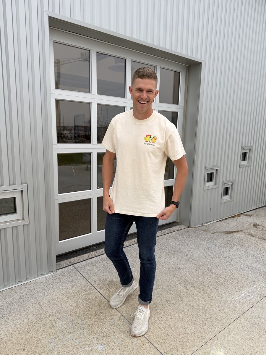 thanemarcus's tweet photo. Love repping that Hey Girl Friday® swag. 

So proud of what Evan Ryan Ringler and the team have built the past handful of years, and they’re just getting started!

If you’re needing fractional ops support, look no further. They’ve got you covered with the best EAs in the game. https://t.co/nkNNpPdH3s